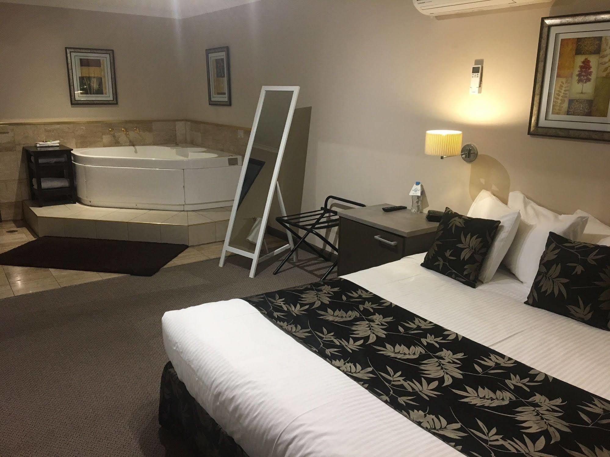 Gateway & Conference Centre Hotel