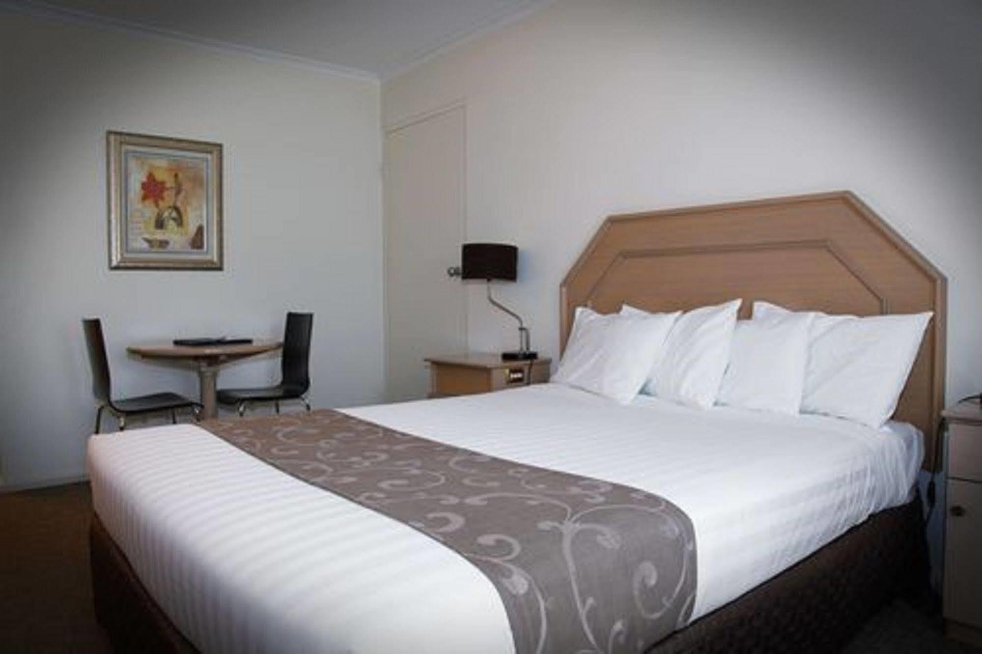 Gateway & Conference Centre Hotel 4*