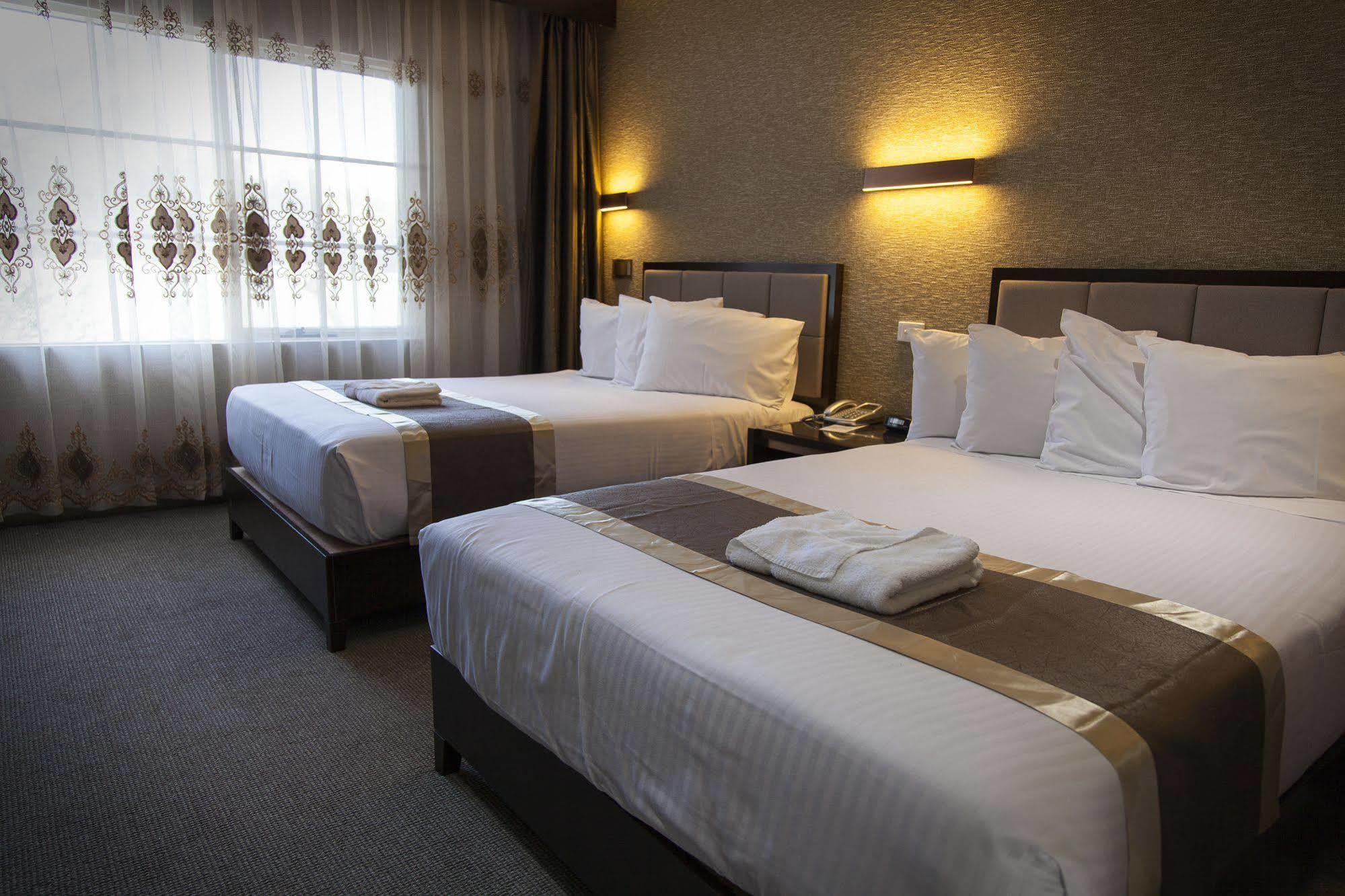 Gateway & Conference Centre Hotel