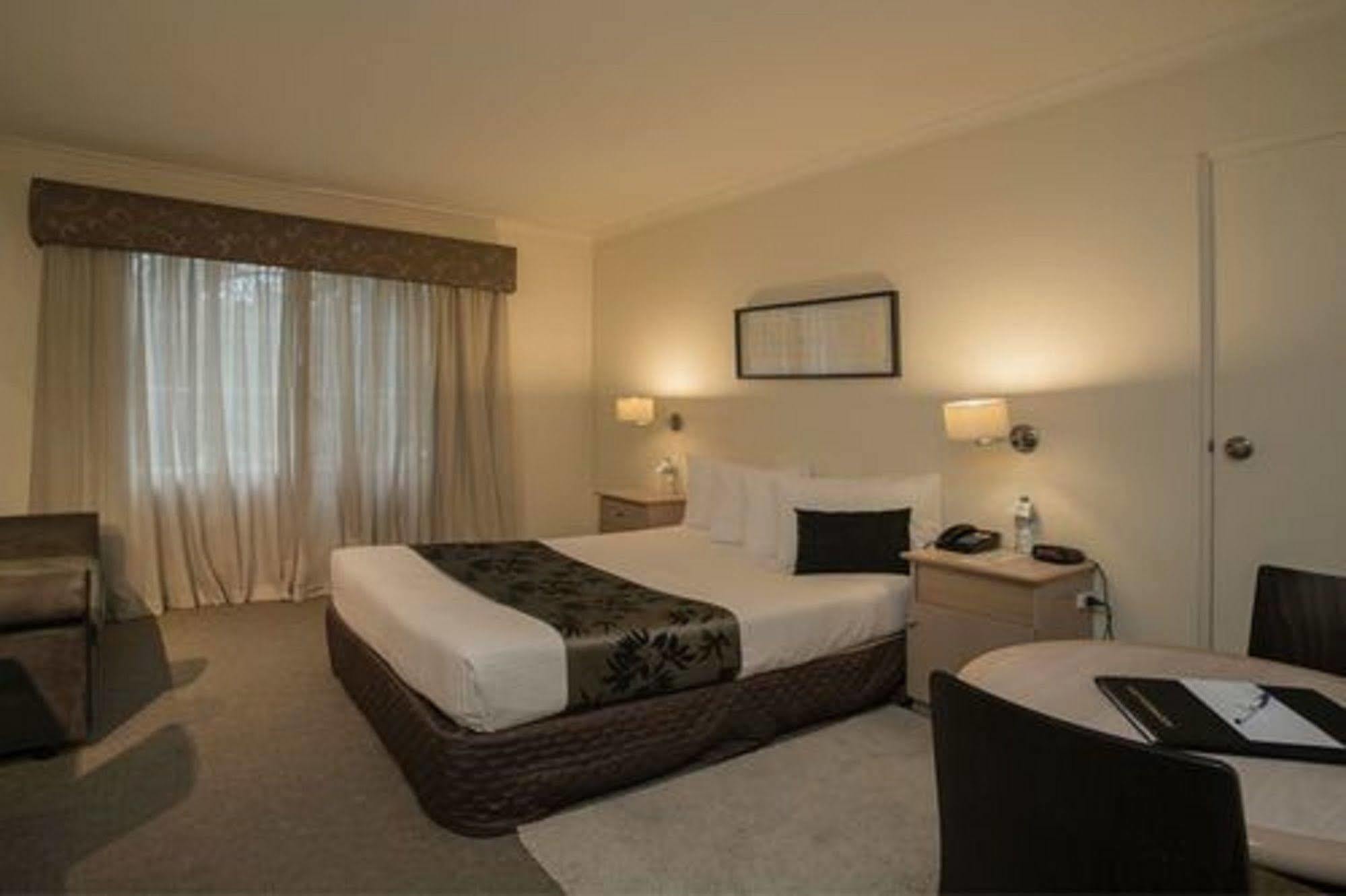 Gateway & Conference Centre Hotel 4*