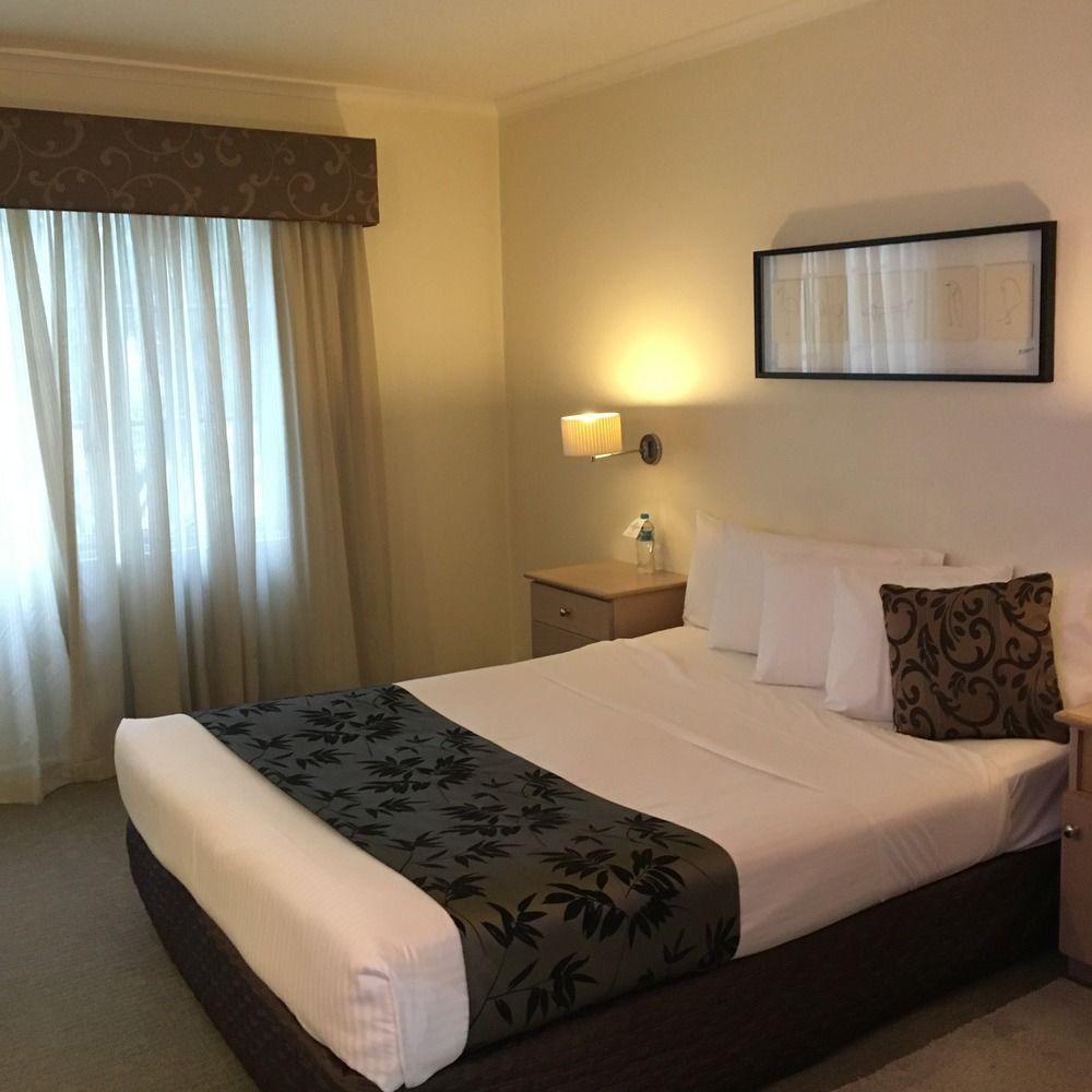 Gateway & Conference Centre Hotel